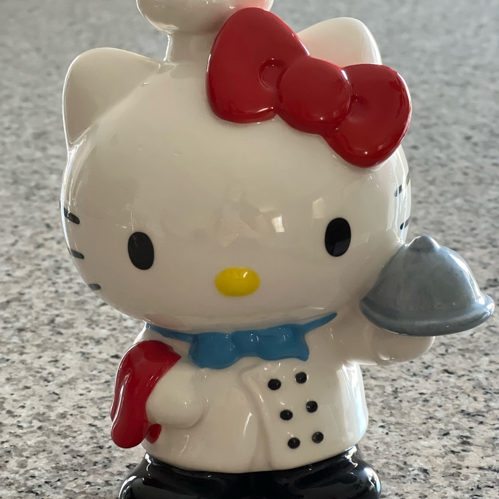 Hello kitty chef! - Picture 2 of 2